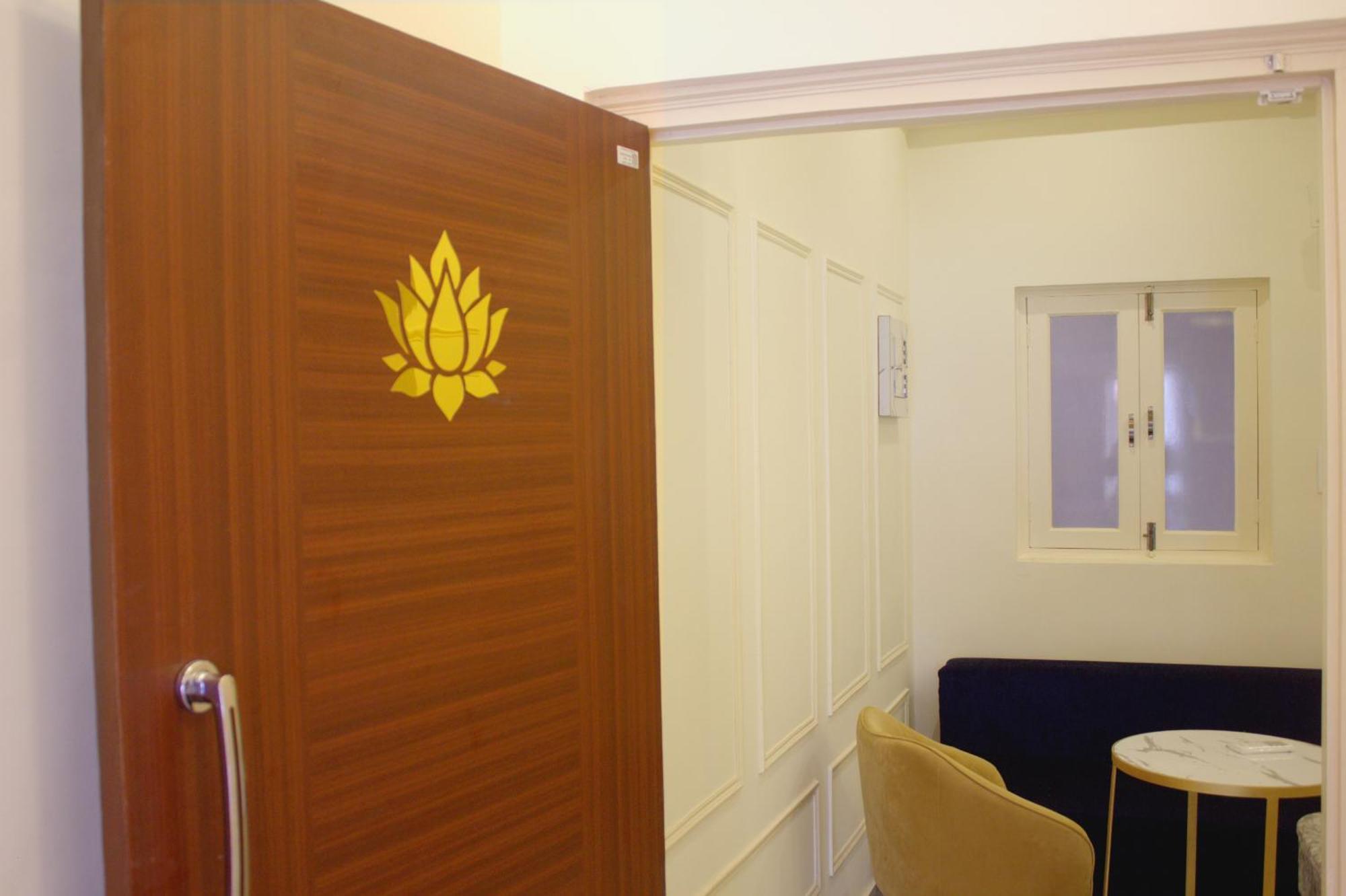 Golden Lotus Hotel 4*