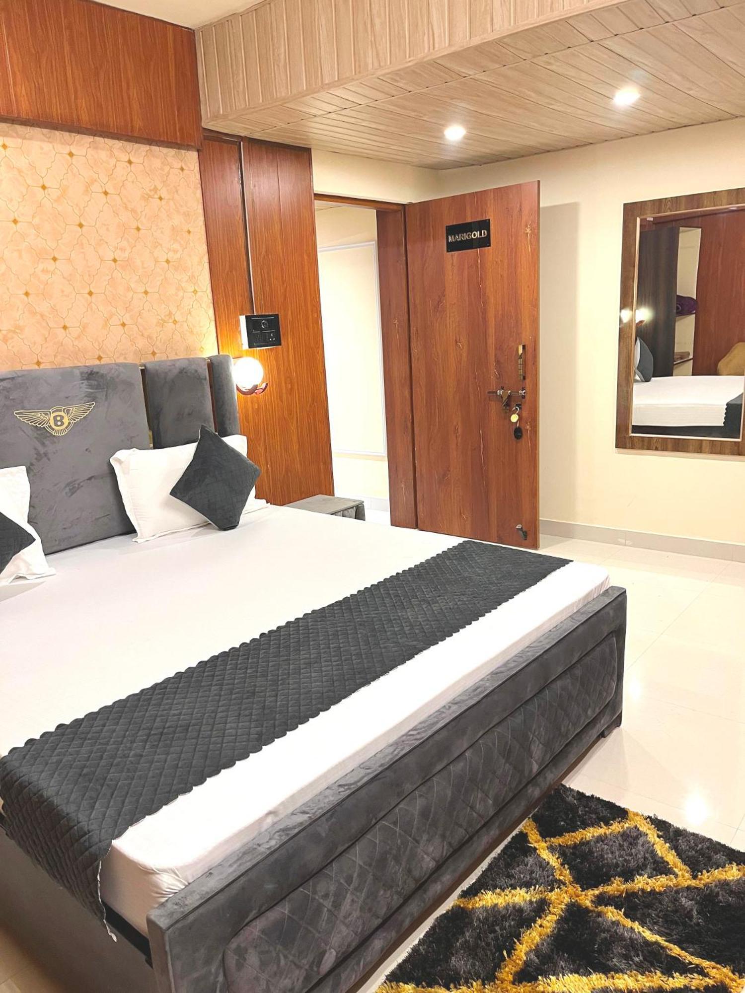 Hotel Golden Lotus 4*
